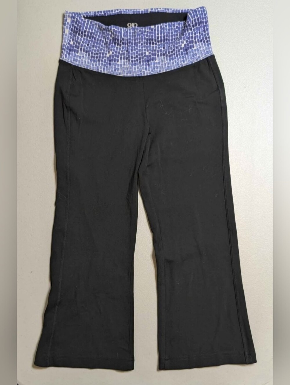 Alo small blue and black leggings